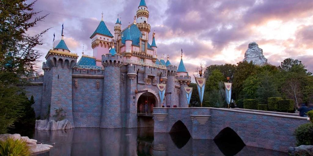 Mickey Visit – Disney Parks News, Planning Tips & Discounts