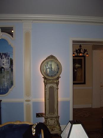 disney dream suite disneyland clock