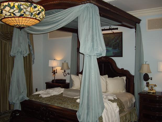 disneyland dream suite master room