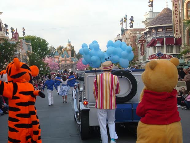 disneyland dream suite parade grand marshall tiger bert winnie the pooh