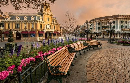 Disneyland Main Street: empty in the morning