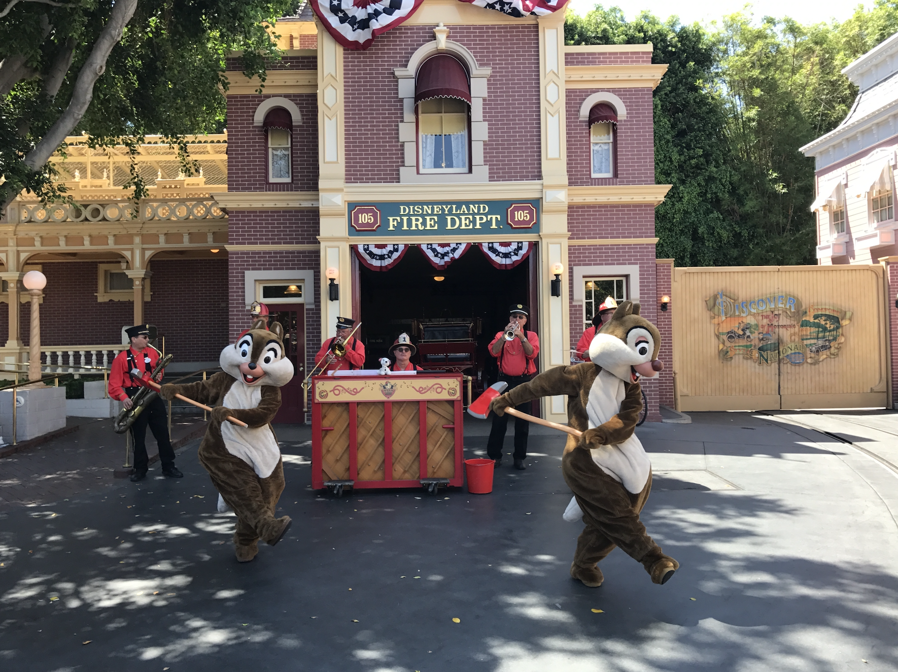 Chip and Dale disneyland