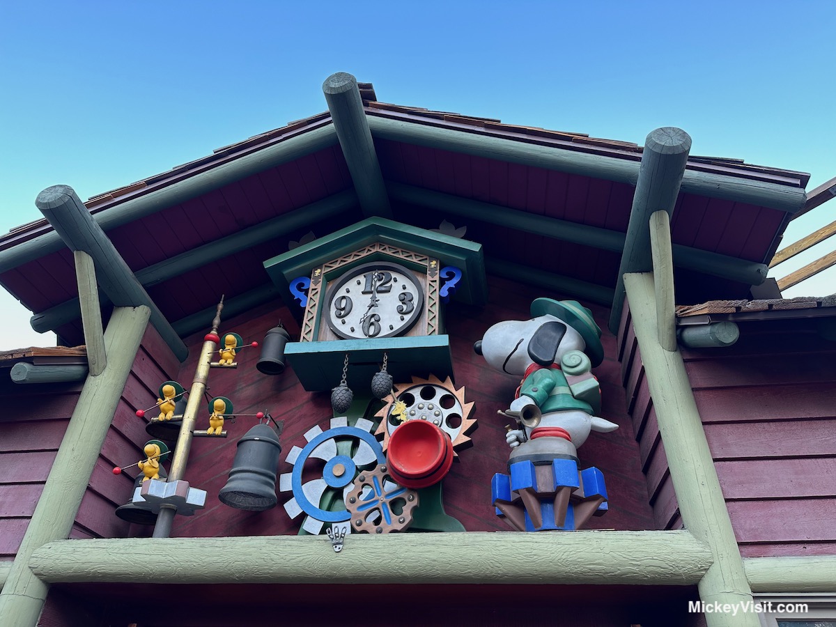 Camp Snoopy Store