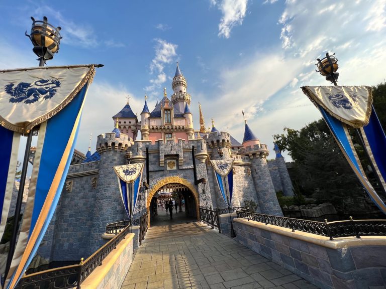 Ultimate Disneyland Ride and Attraction Guide: Mickey Visit Park Planning