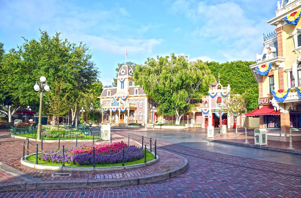 Cheapest Time to Go to Disneyland- Disneyland park morning