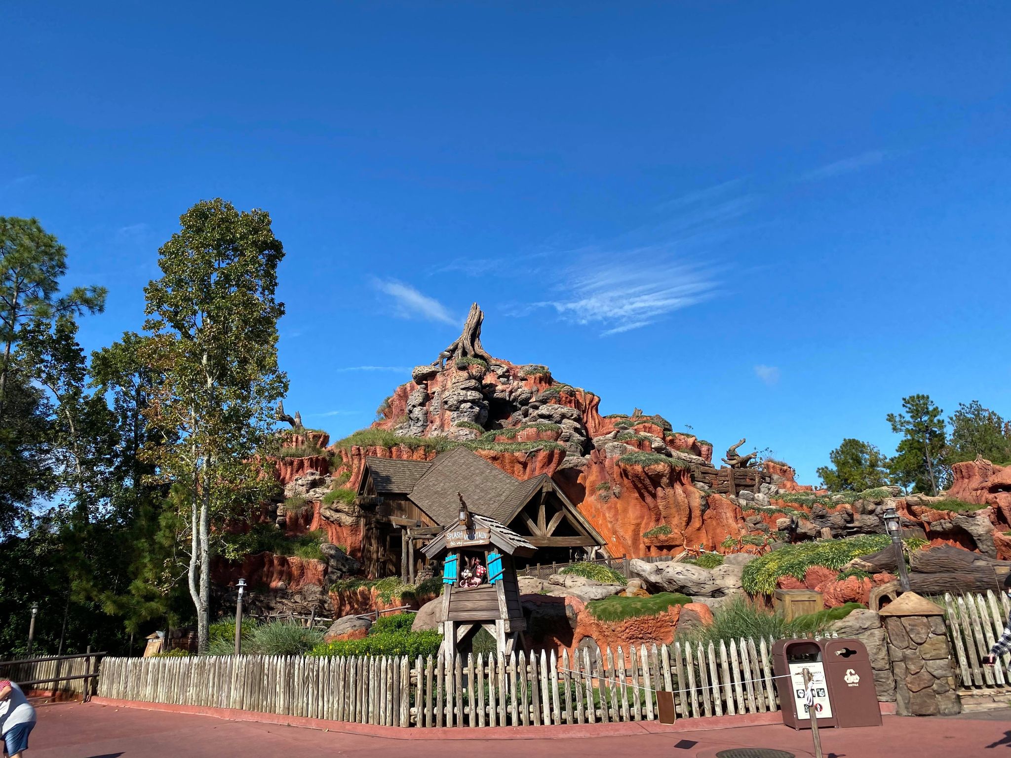 Splash Mountain with blue background- Disney World park strategy