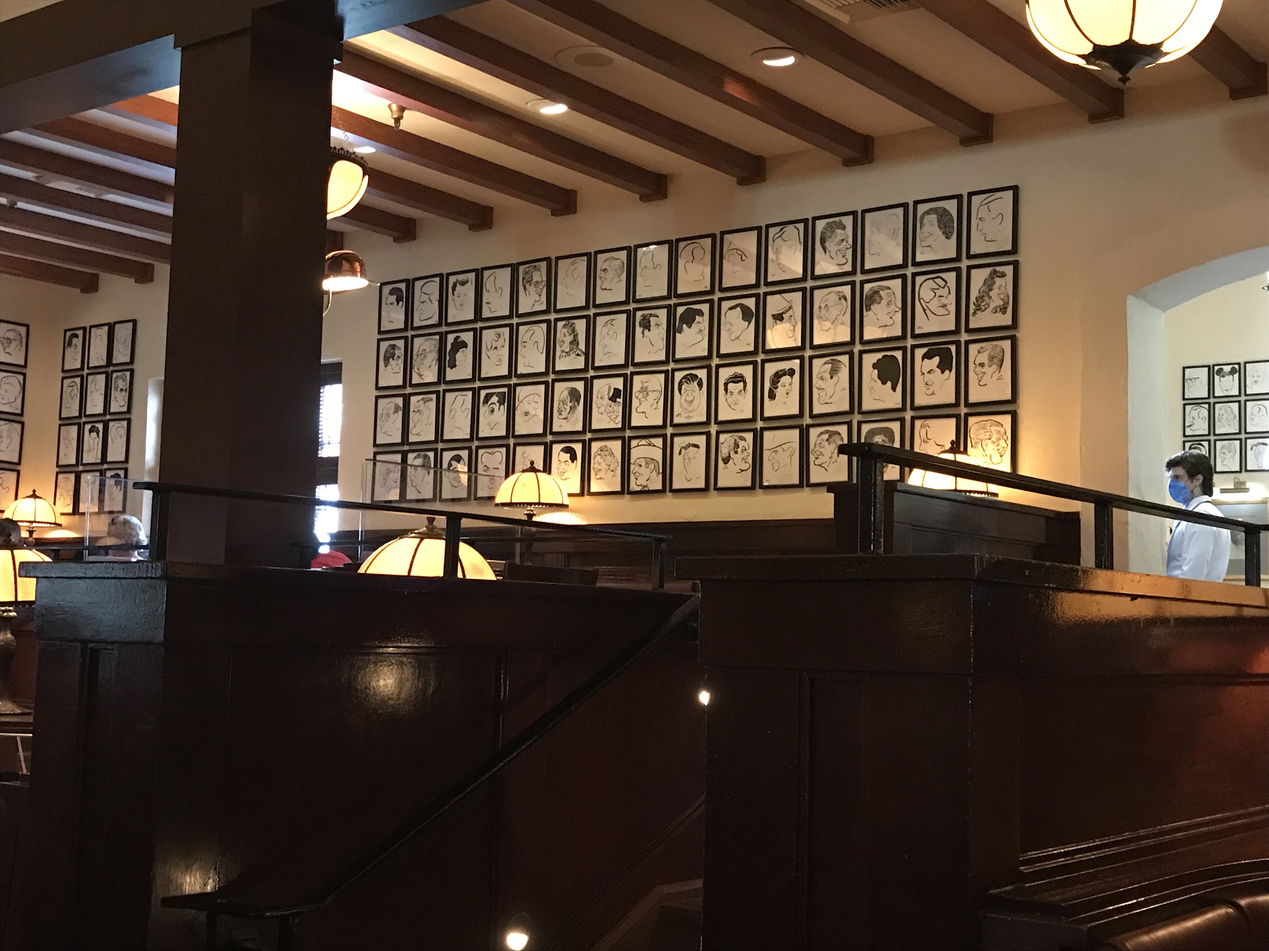 Hollywood Brown Derby review- interior of restaurant