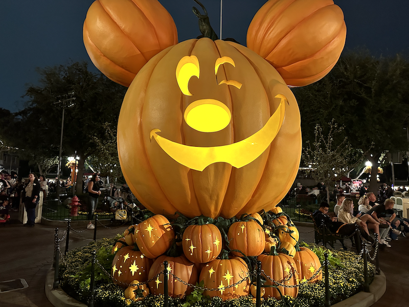 Disneyland Halloween 2024 Guide Rides, Food, Decorations