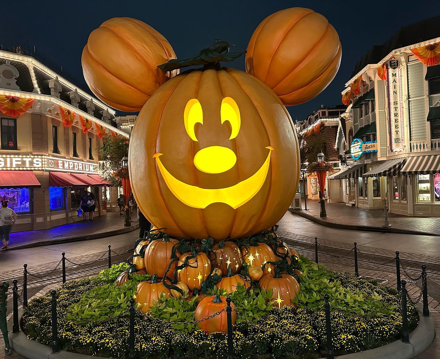 Disneyland Halloween-Cheapest Time to Go to Disneyland