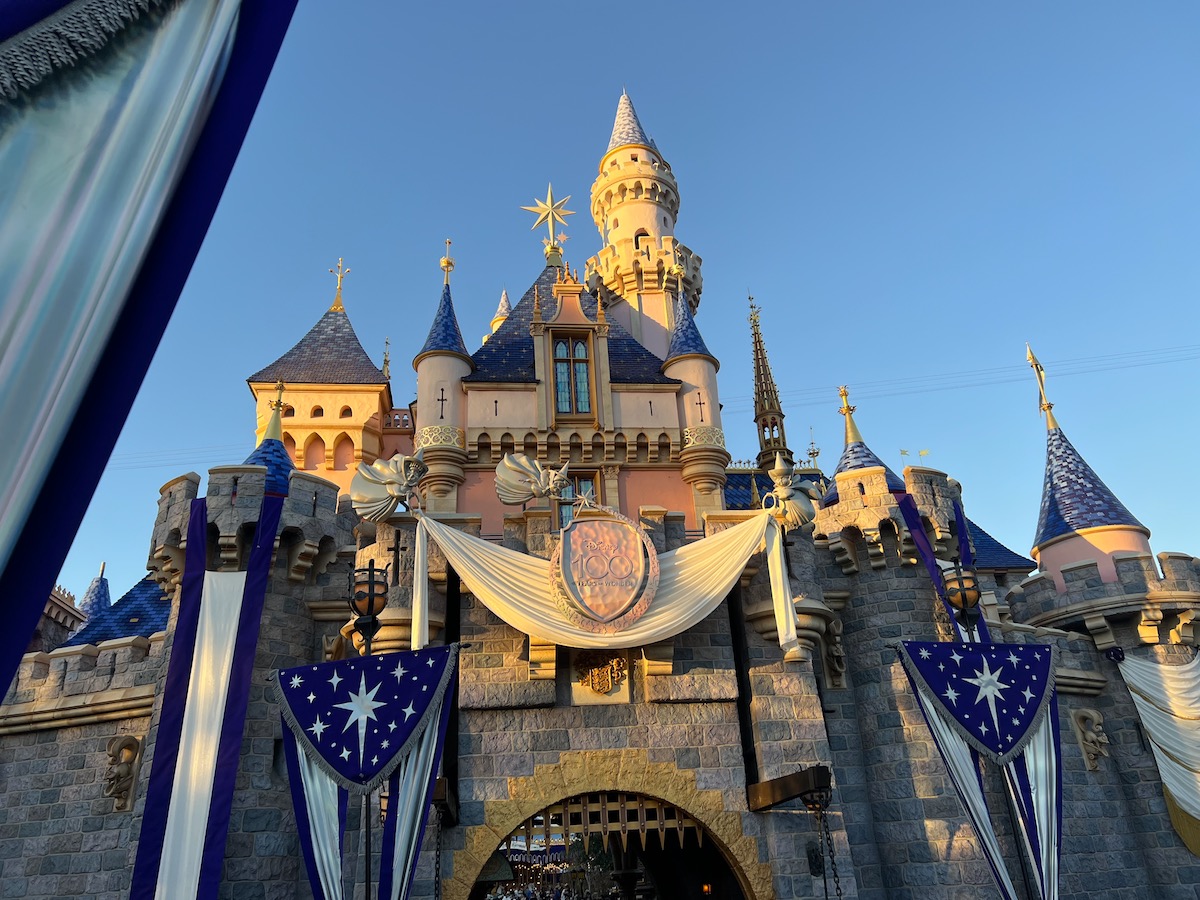 Cheapest Time to Go to Disneyland- Disneyland castle