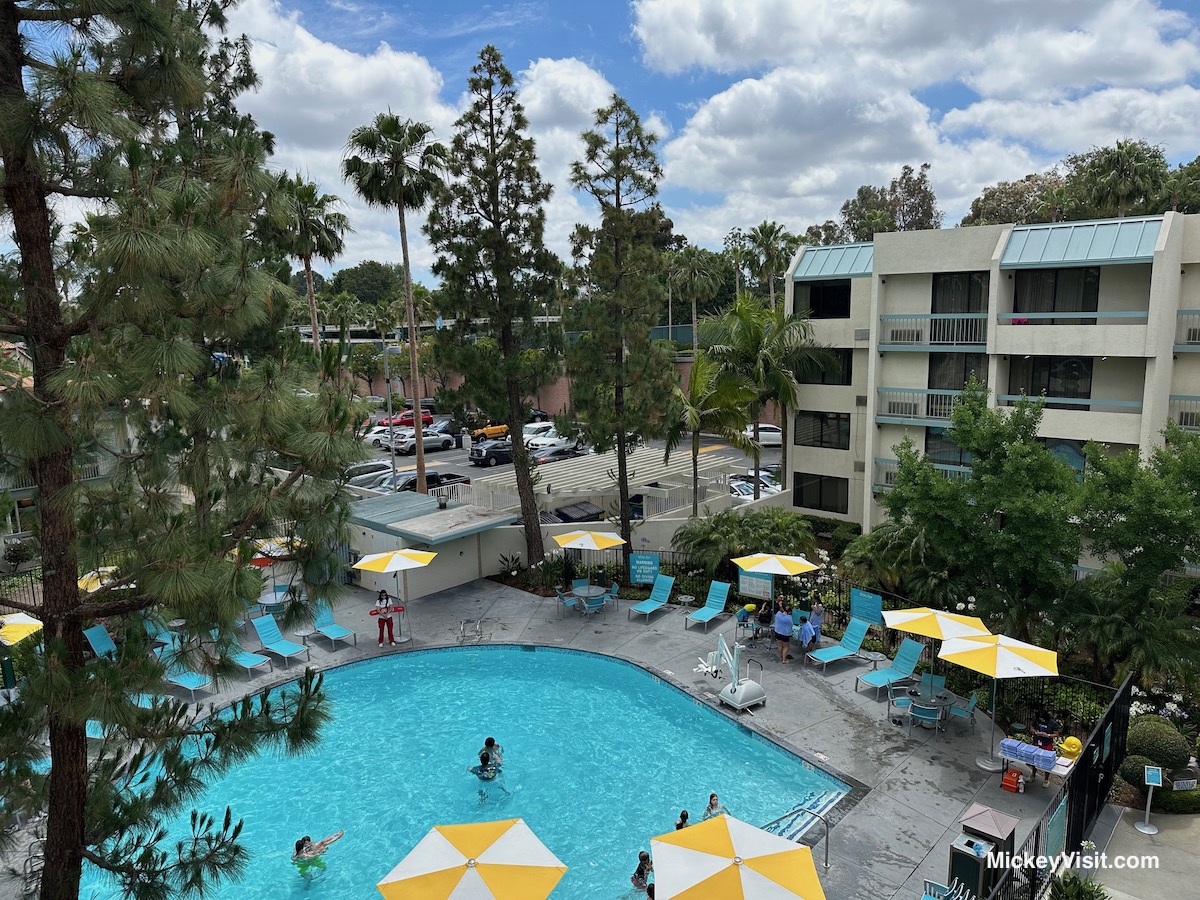 Disneyland Howard Johnson Anaheim Hotel REVIEW 2023