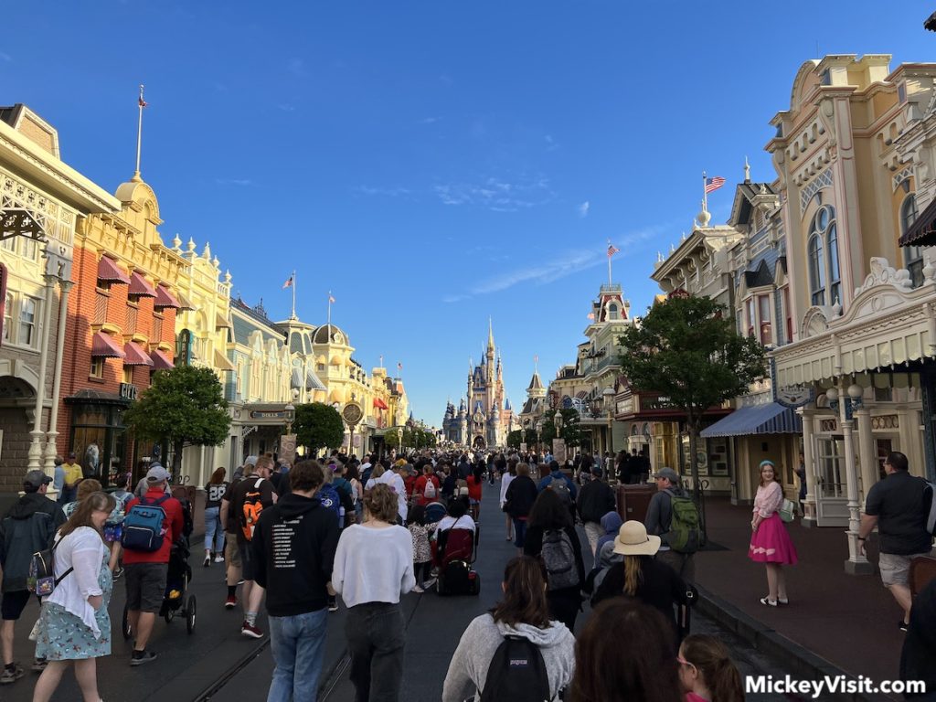when to visit disney world to avoid crowds