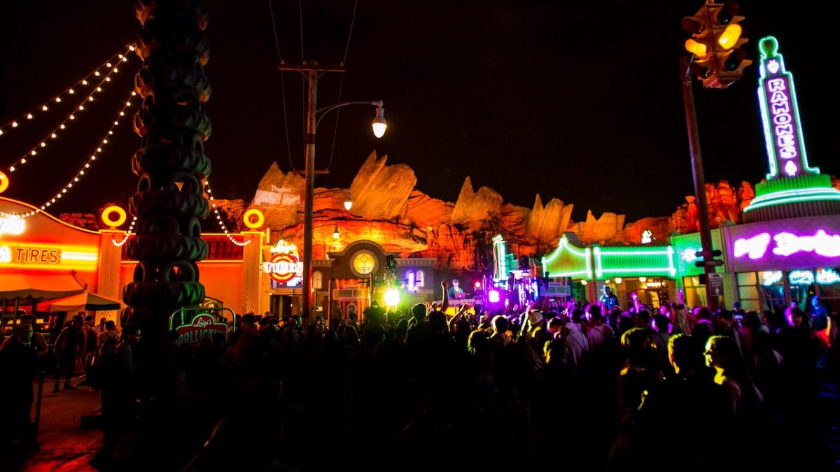 Disneyland Grad Nites 2025: Dates, Crowds, Tips