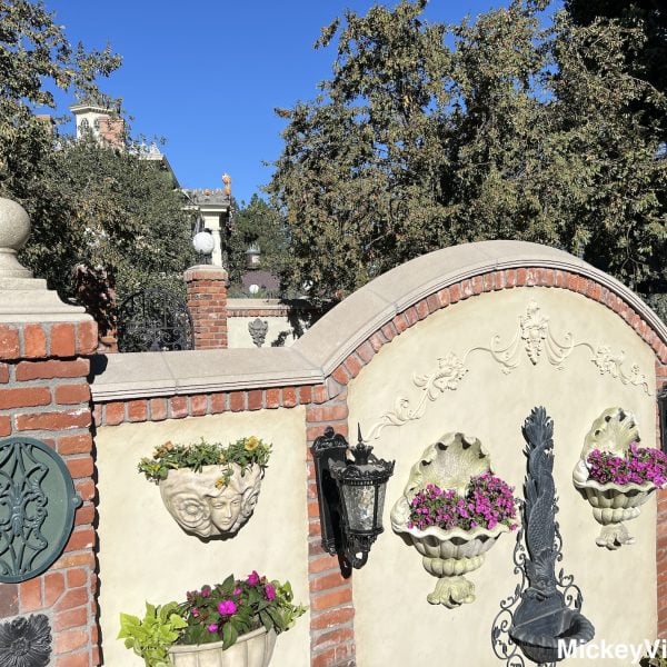 Haunted Mansion new queue