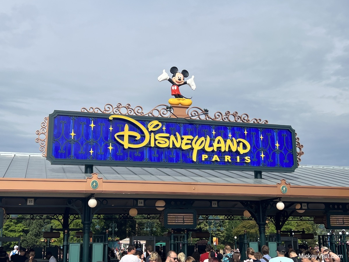 Disneyland Paris Tips - entry to parks