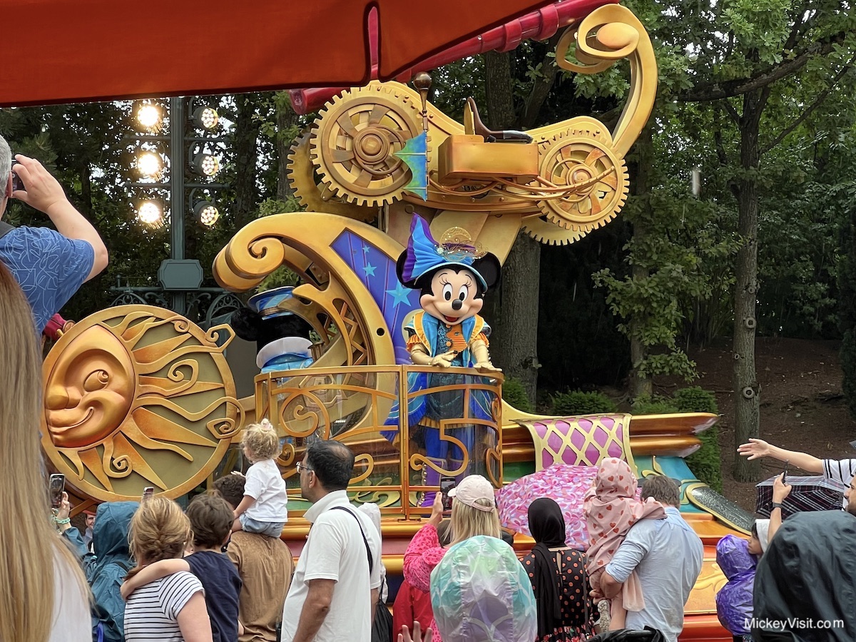 Disneyland Paris Tips - parade view