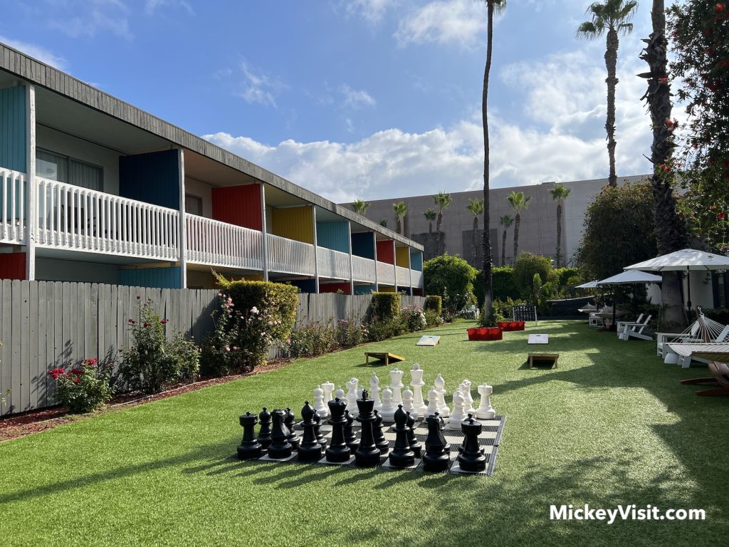 anaheim hotel outdoor chess