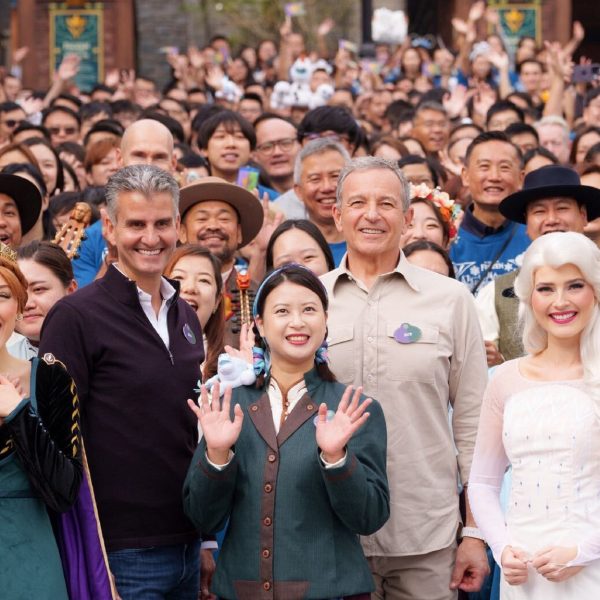 bob iger returns to disney