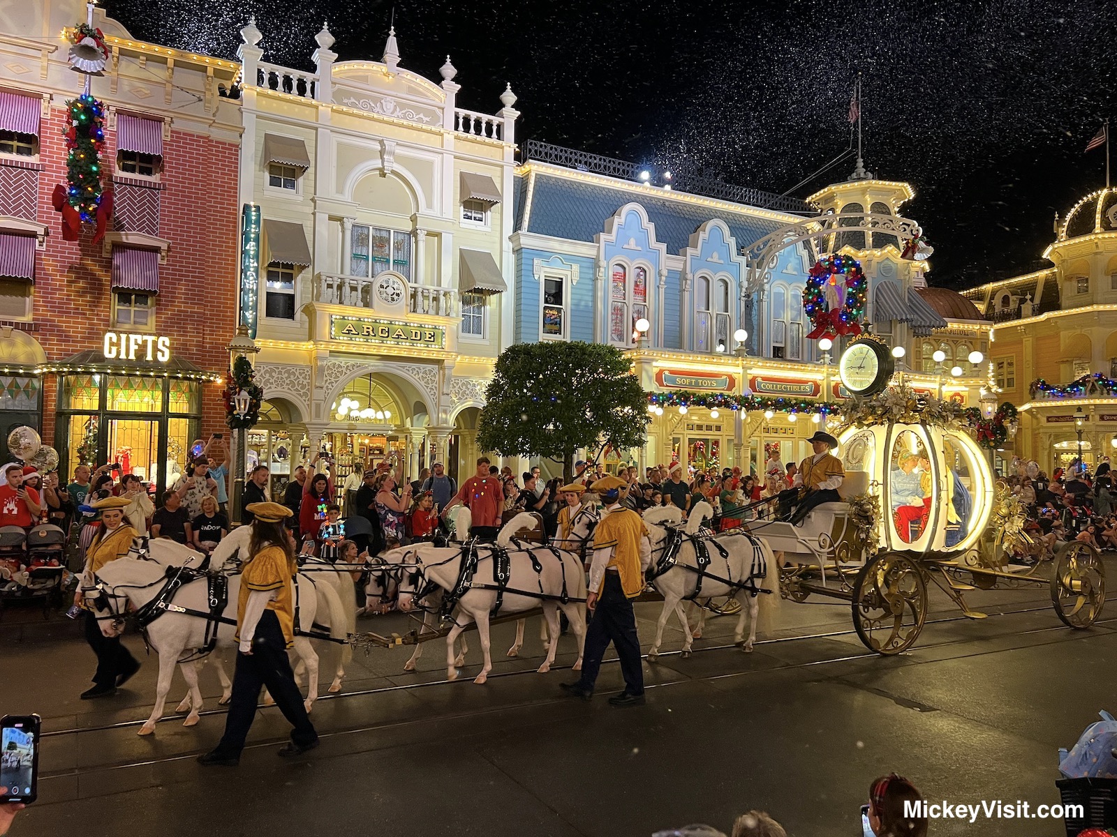 Mickey's Very Merry Christmas Party BEST Tips to Maximize Time 2024