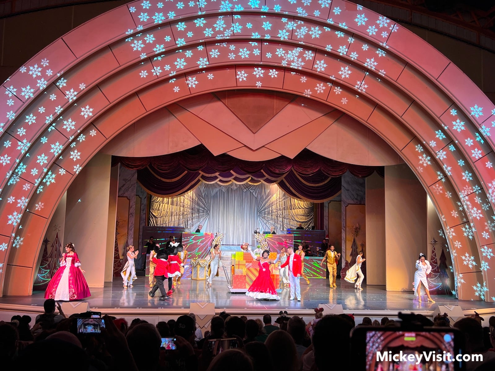 jollywood nights mickey mouse show