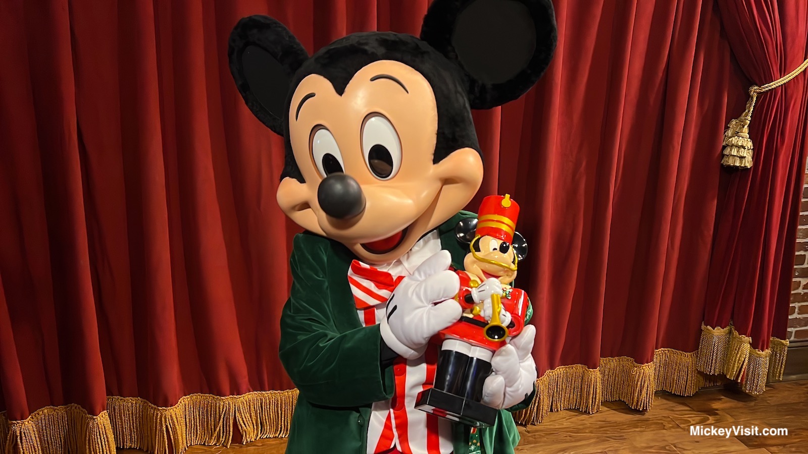 Mickeys very merry christmas party