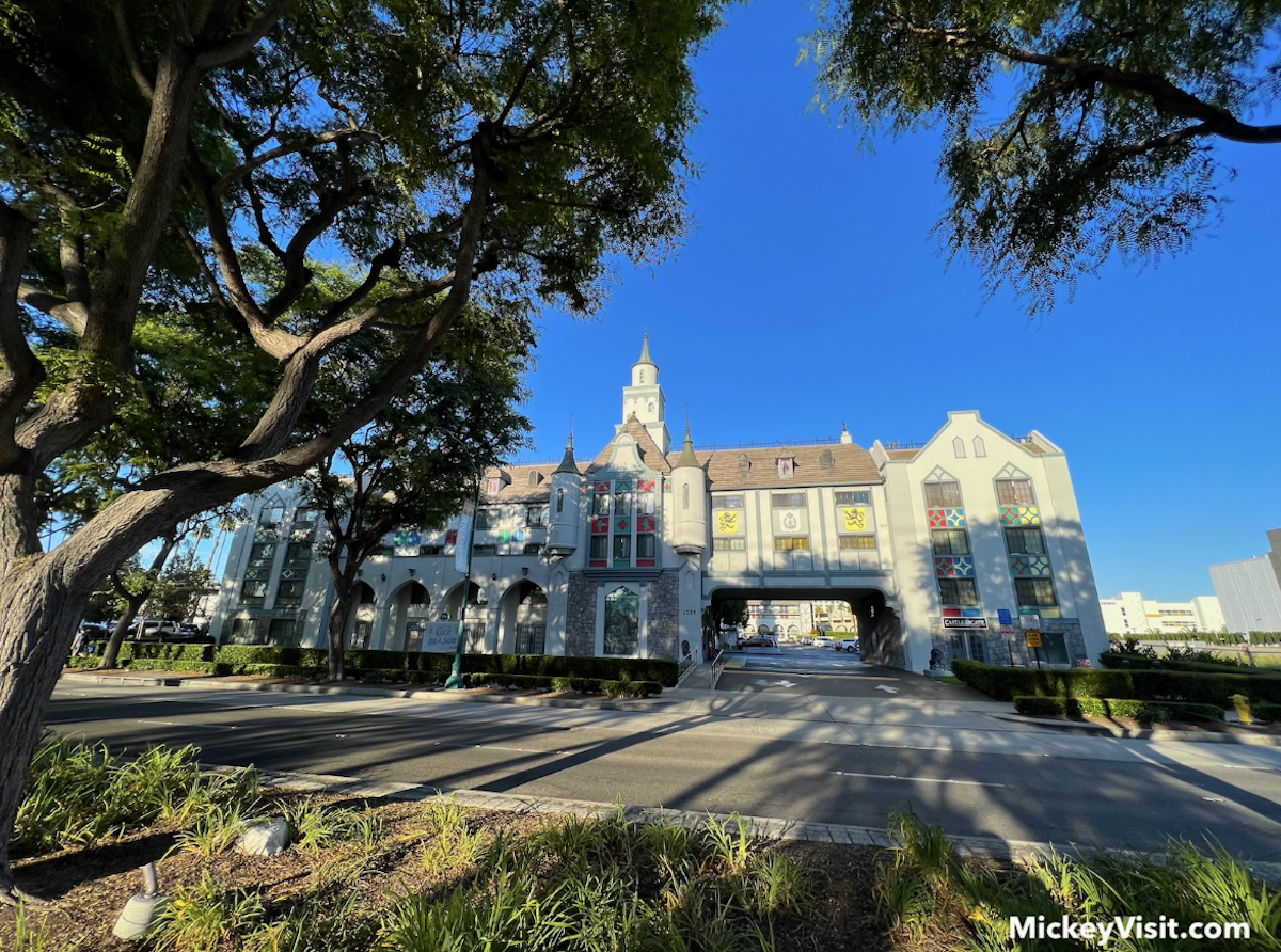 Castle Inn & Suites hotel down the street from disneyland exterior