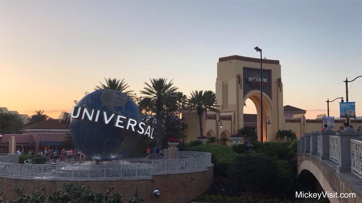 Universal Orlando Sign