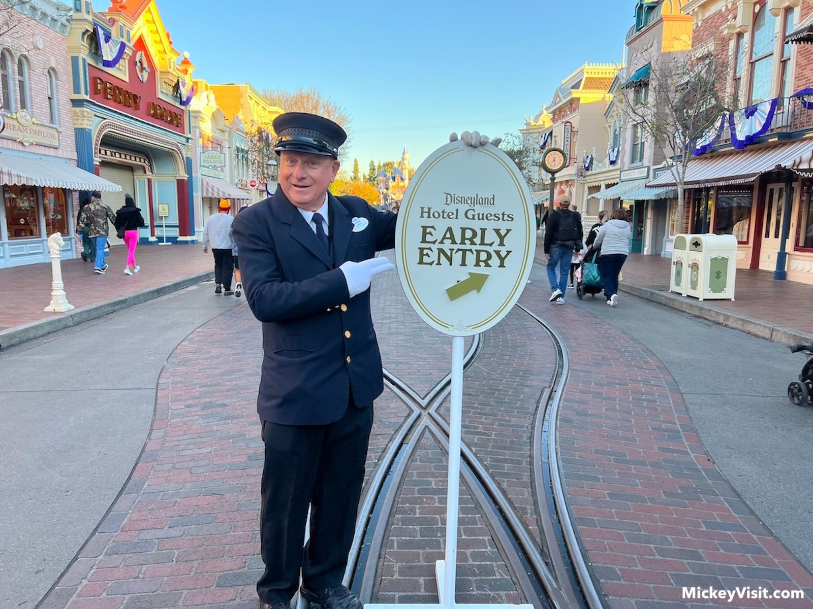 Early Entry sign at Disneyland