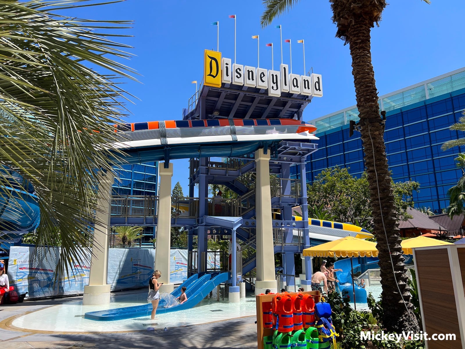 disneyland hotel pool