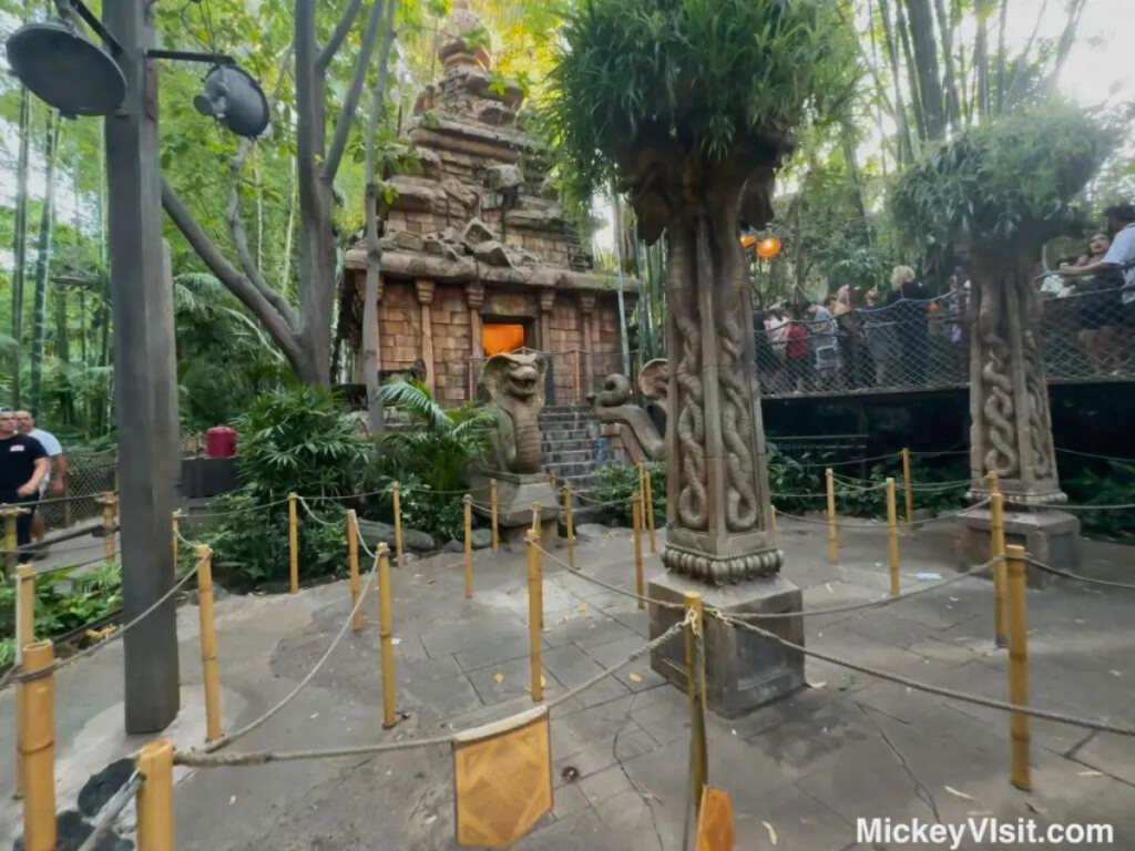 Indiana Jones Adventure queue