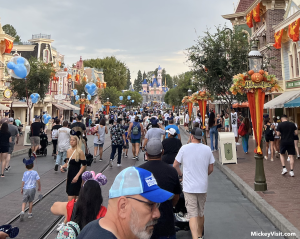 Disneyland October Halloween crowd levels