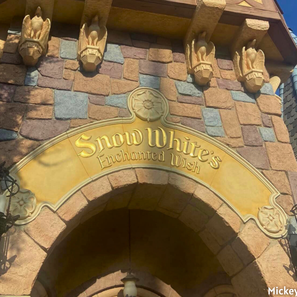 Snow White's Enchanted Wish entrance