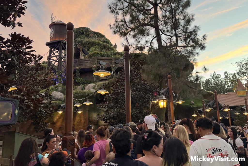 line up for tianas bayou adventure