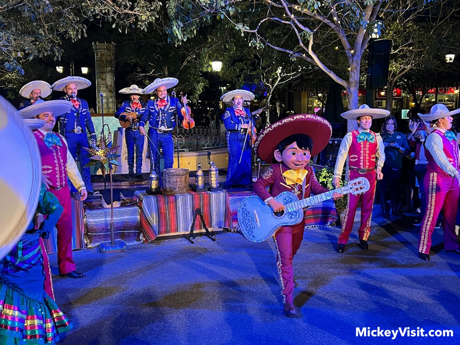 new show A Musical Christmas with Mariachi Alegría de Disneyland & Miguel!