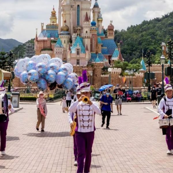 main street entertainment hong kong disneyland