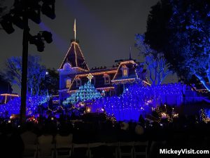 before all the singers arrive at candlelight singing disneyland processional