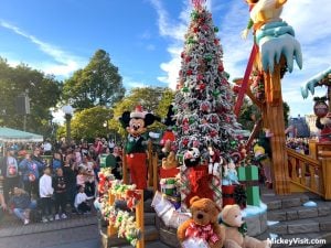Disneyland Christmas parade