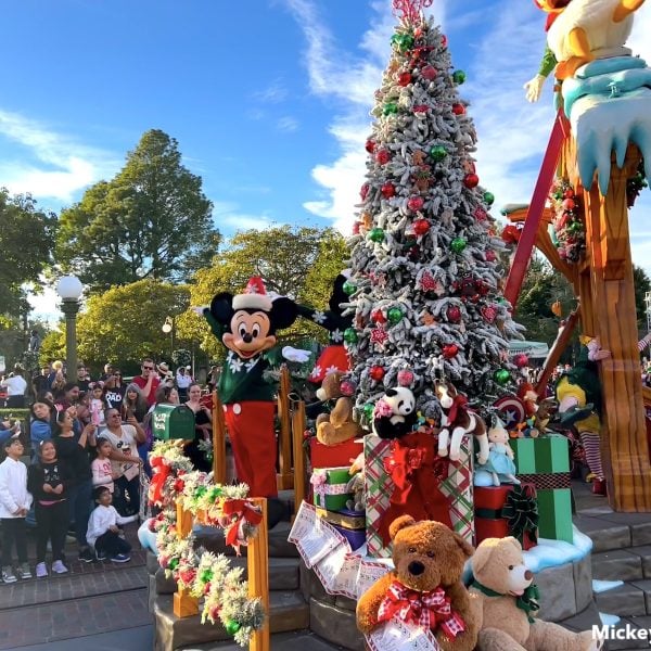 Disneyland Christmas parade