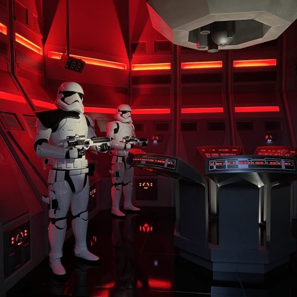 star war rise of the resistance scene
