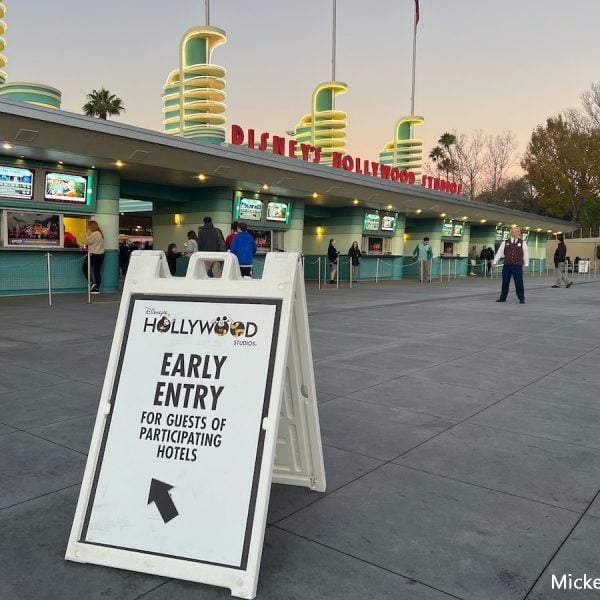 hollywood studios early entry sign