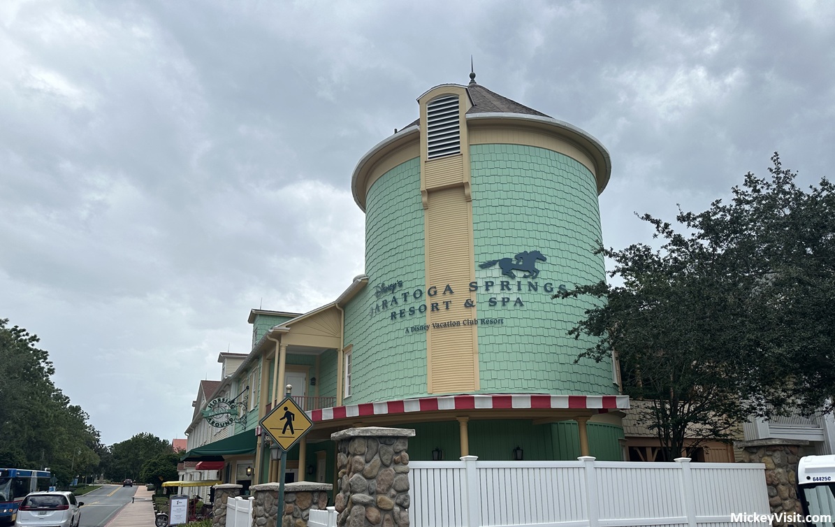 saratoga springs resort sign