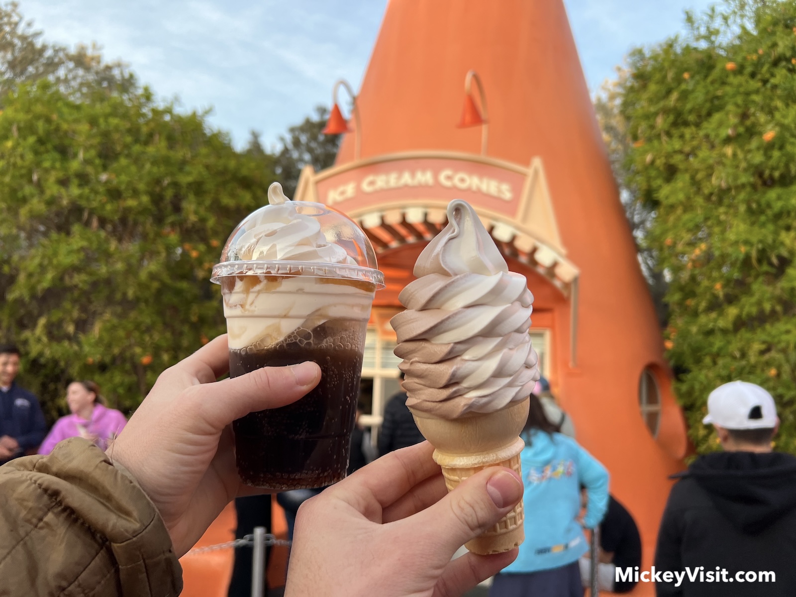 soft serve and Route Beer Float at Cozy Cone Motel
