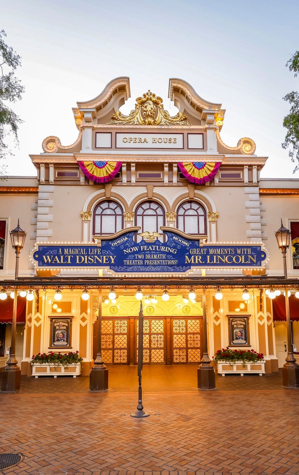 Walt Disney – A Magical Life" new marquee