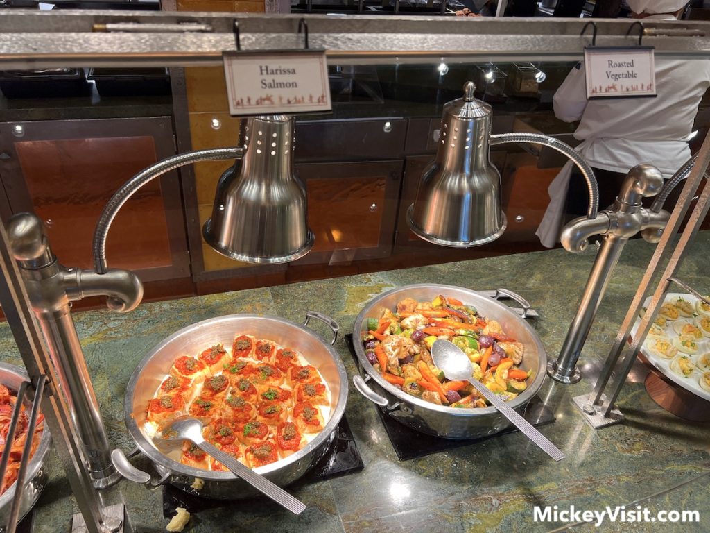 mac and cheese and salmon food at storyellers cafe disneyland
