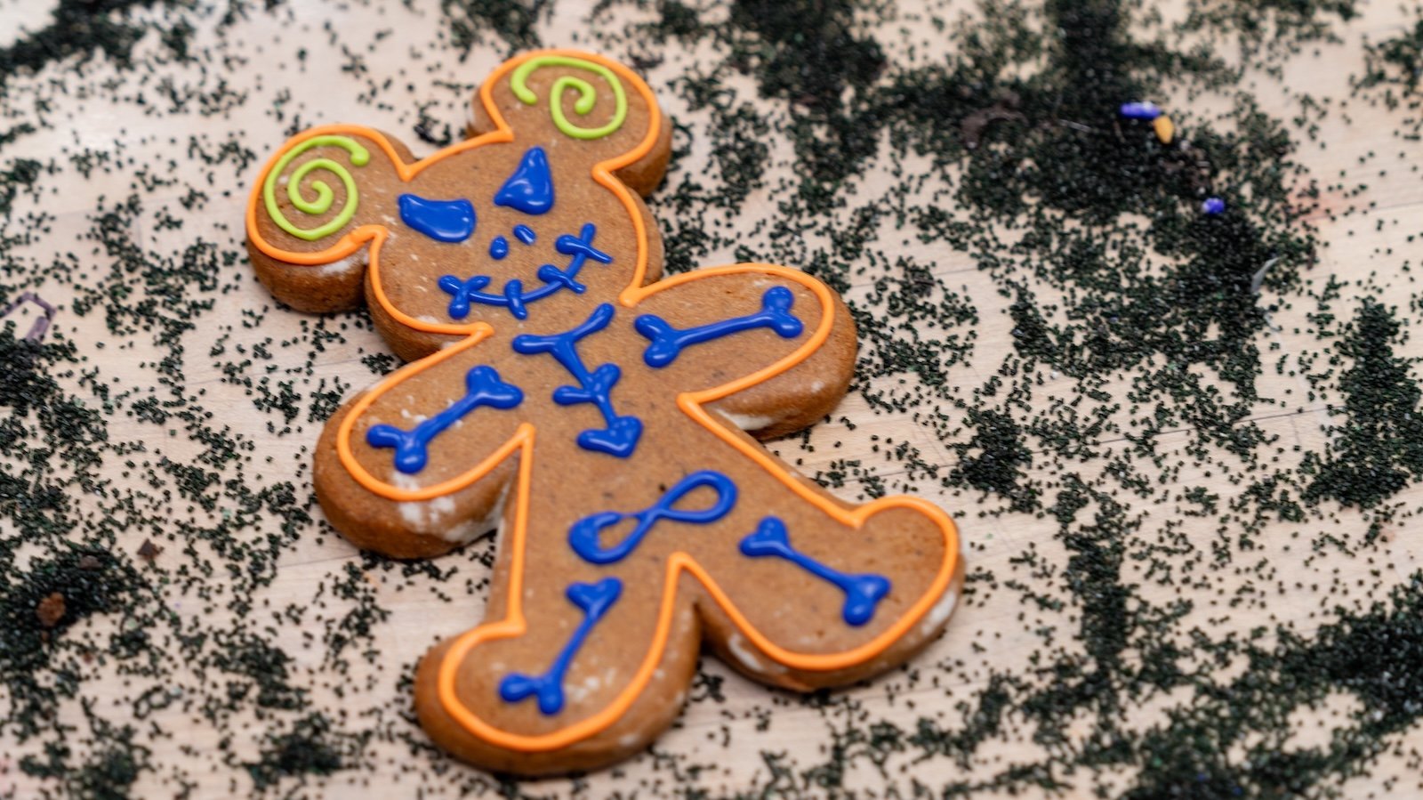 Halloween Gingerbread Skeleton Cookie:
