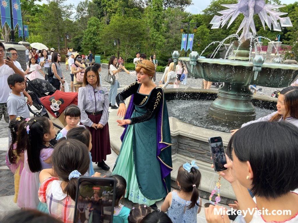 world frozen elsa hong kong disneyland