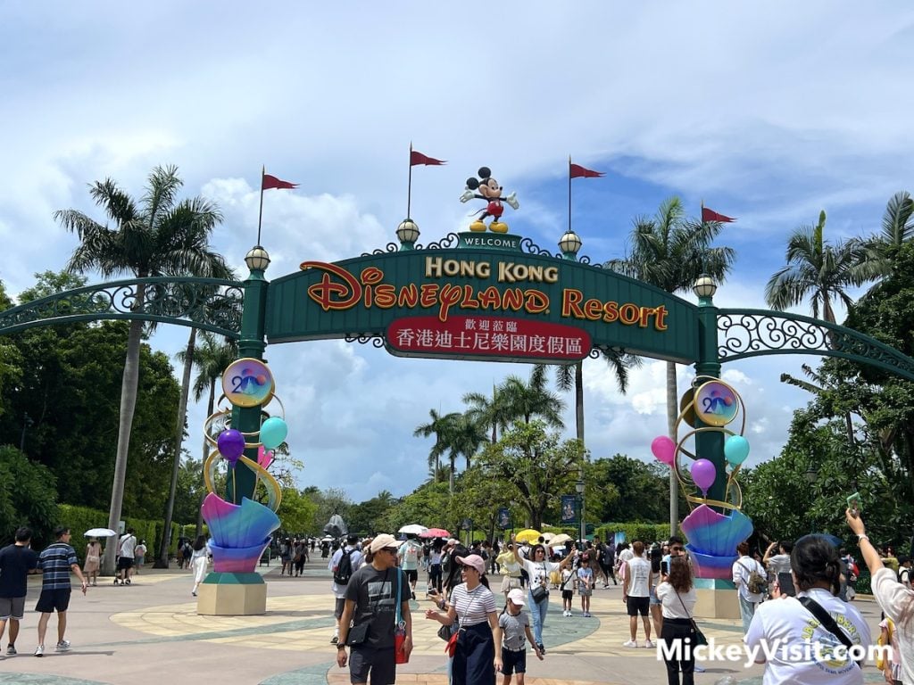 hong kong disneyland park entrance