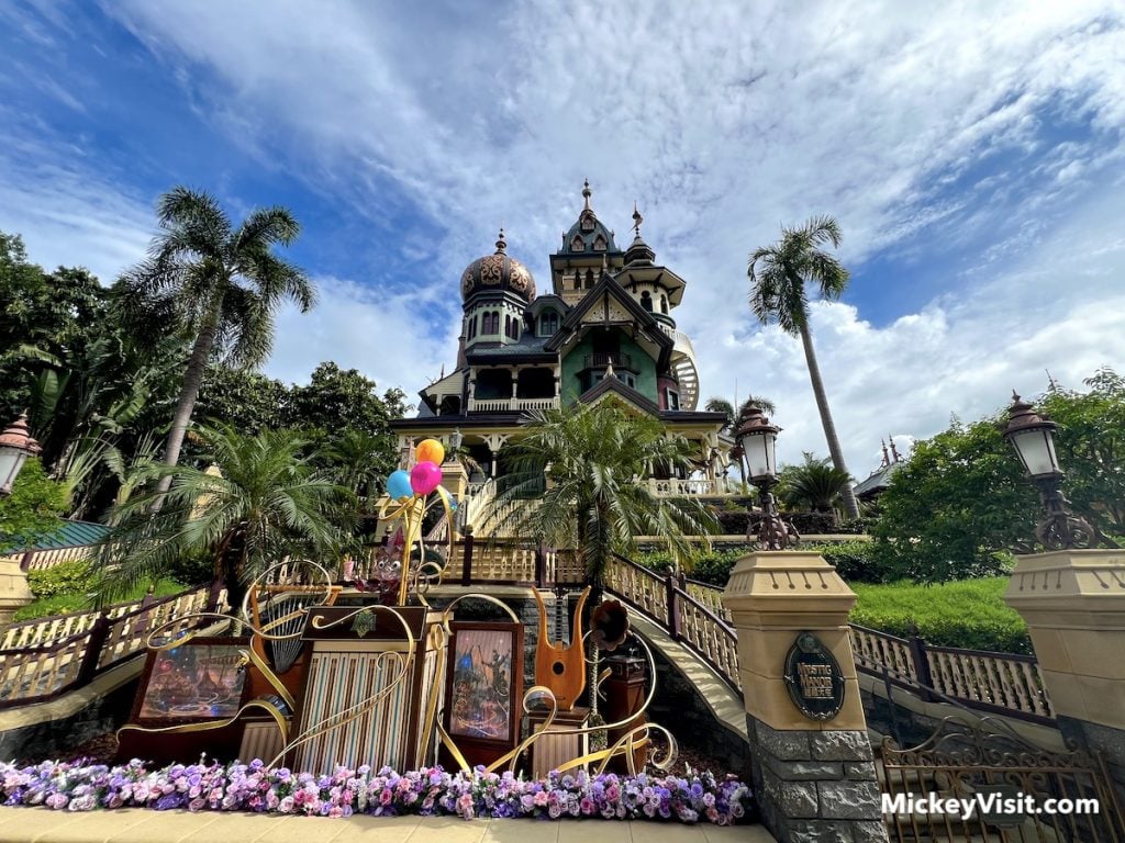 mystic manor at hong kong disneyland