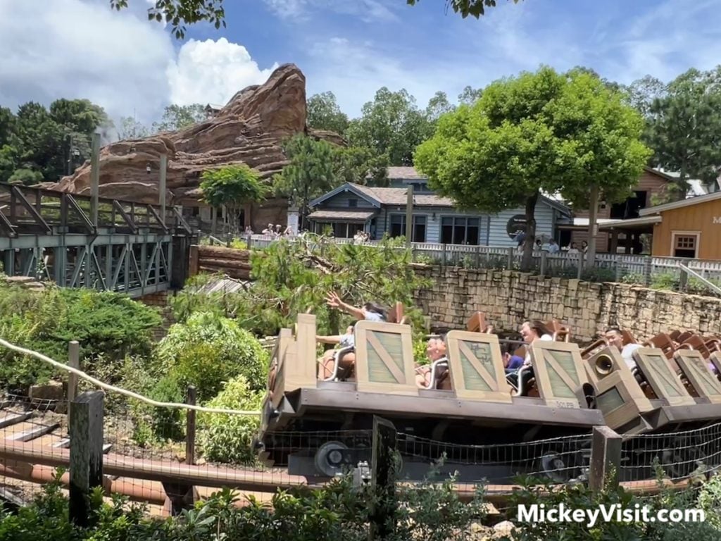 big grizzly gulch roller coaster hong kong disneyland