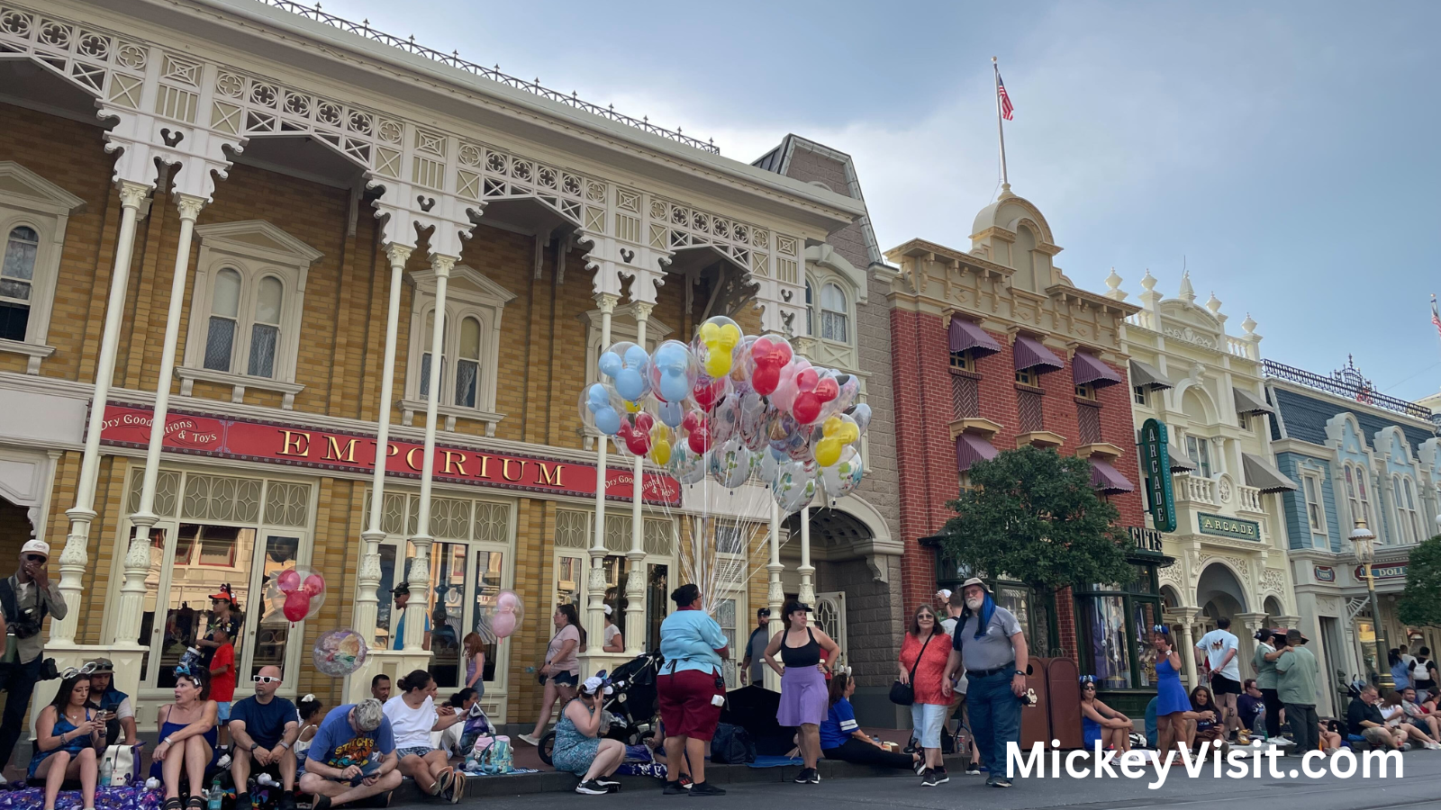 Crowds on Main Street 